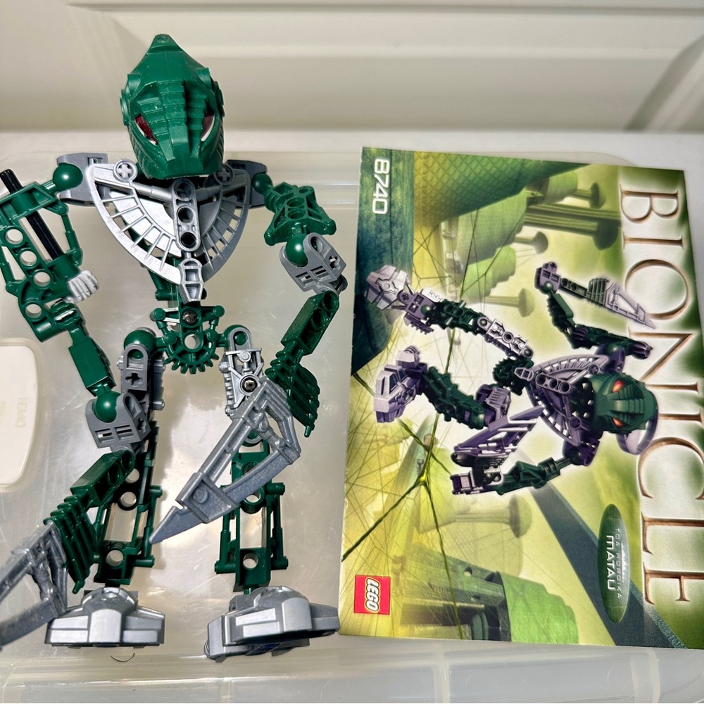 Retired LEGO BIONICLE Toa Hordika Matau Figure (8740) w Instruction Manual 2005
